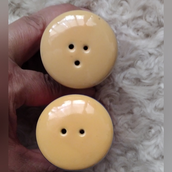 🚨 Elvis Salt and Pepper Shakers - Picture 3 of 6